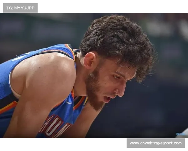 霍姆格伦盖帽后怒吼，第三节14分7篮板统治攻防