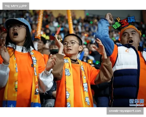 特写：观众席上的温情一幕——退役球员与患病小球迷见面