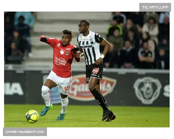 法甲俱乐部勒紧裤腰带，连最不起眼的地方都要抠